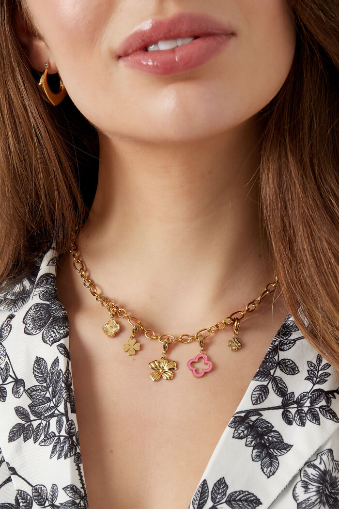 Halskette mit Klee- und Blumenanhängern – Silber Bild3